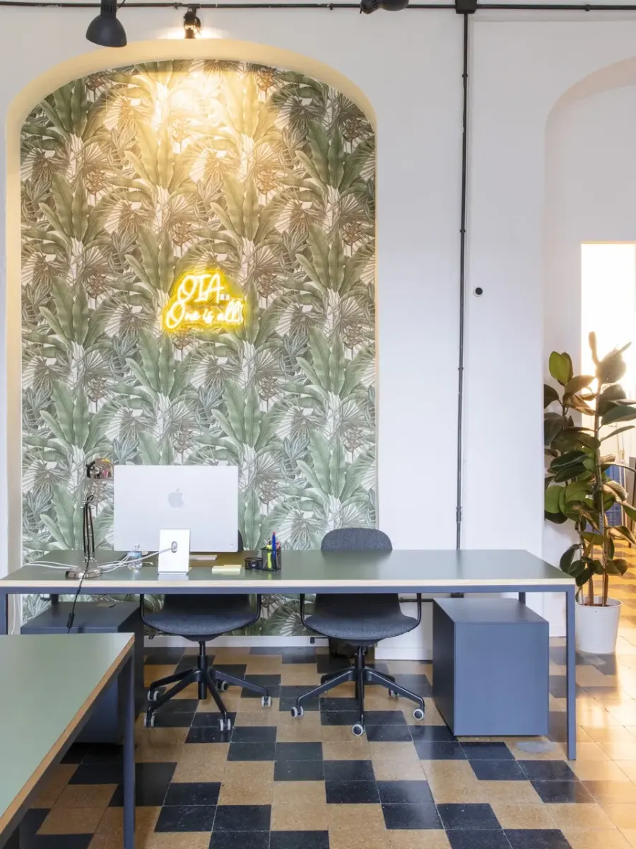 Neon Desk — OIA Media, Corso San Gottardo 19, Milano