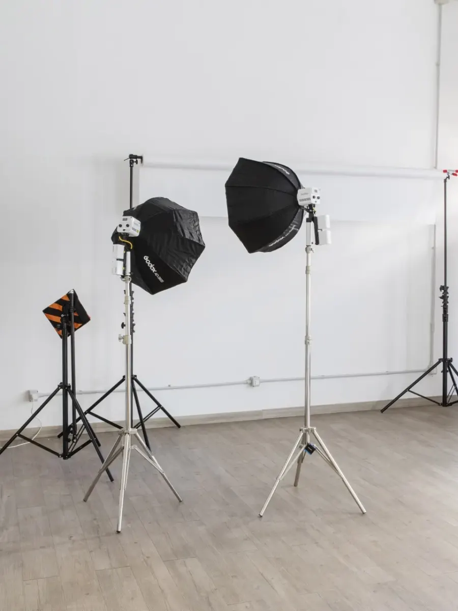 Lights & Back — OIA Media, Corso San Gottardo 19, Milano